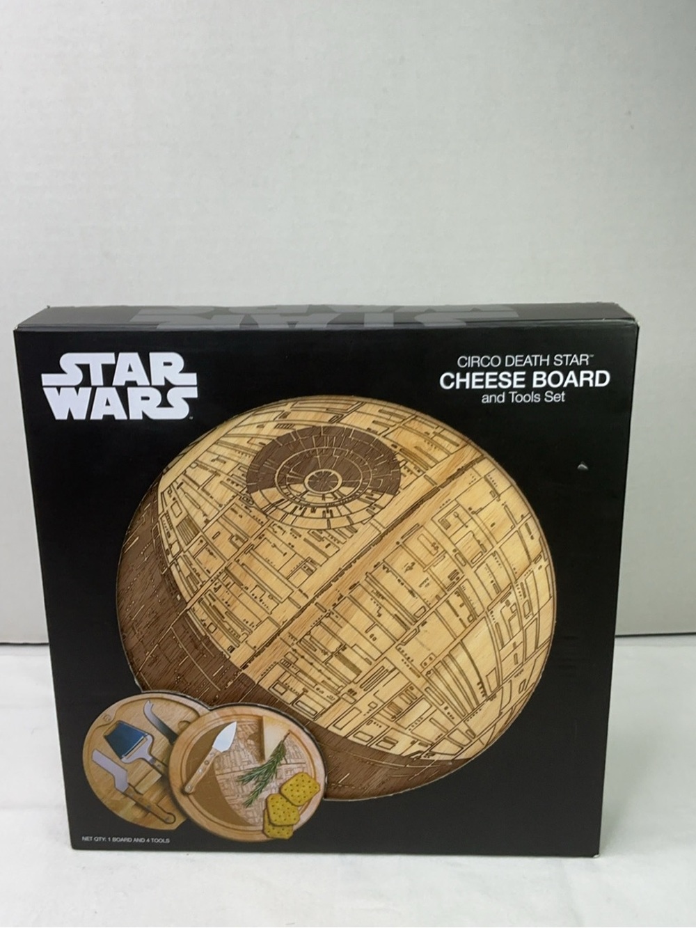 Star Cheese Board in Black and Natural Wood
